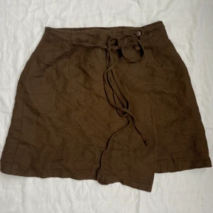 Brun omlottkjol - En brun omlottkjol som köptes från humana ca ett år sedan 🙏🏼❤️