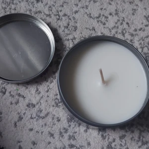 Ny doftljus  - Köparen betalar för frakten 