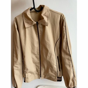 Jacka - Fint skick, passar M/L