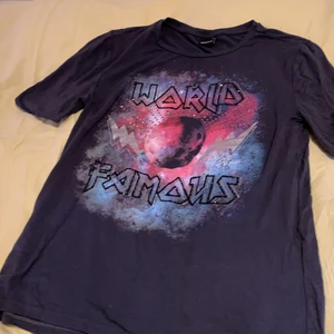 T-shirt från gina  - Tröjan är jätte fin men den kommer inte till andvändnig och därför att den oandvänd och i mycket bra skick. Skriv privat för fler frågor!<3