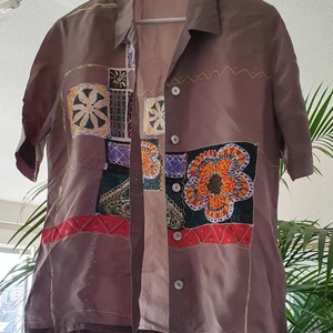 Unisex shirt - Super unik unisex shirt som passar till alla stilar I bra skick och passar xs_ m