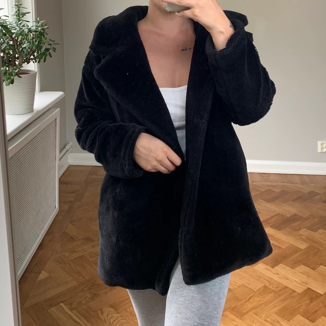 Mjuk svart pälsjacka