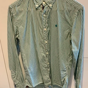 Skjorta Morris S - Skjorta från Morris i storlek 37/38 S. Köpt på NK för 1500kr.  