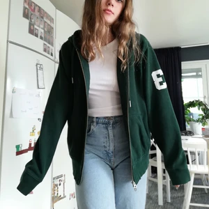 Ralph Lauren Tröja  - Ralph Lauren tröja som vad jag vet är äkta. Superskön och bra kvalitet! Används bara inte tillräckligt mycket. Väldigt skön och "tjockt" material utan att vara för varm. (bud+frakt) 