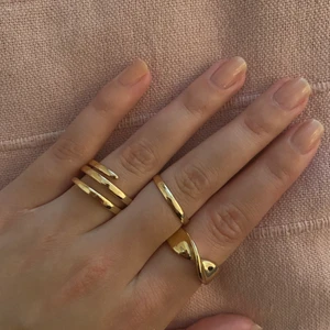 Guldiga ringar - Guldiga ringar med olika design! Säljer även i silver och kan därför posta några från varje om man skulle vilja ha av båda sorterna i samma paket. 10kr/st+ frakt!