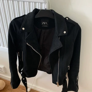 Jacka från zara storlek S - Jacka från zara väldigt populär, säljer pga att den har blivit för liten på mig