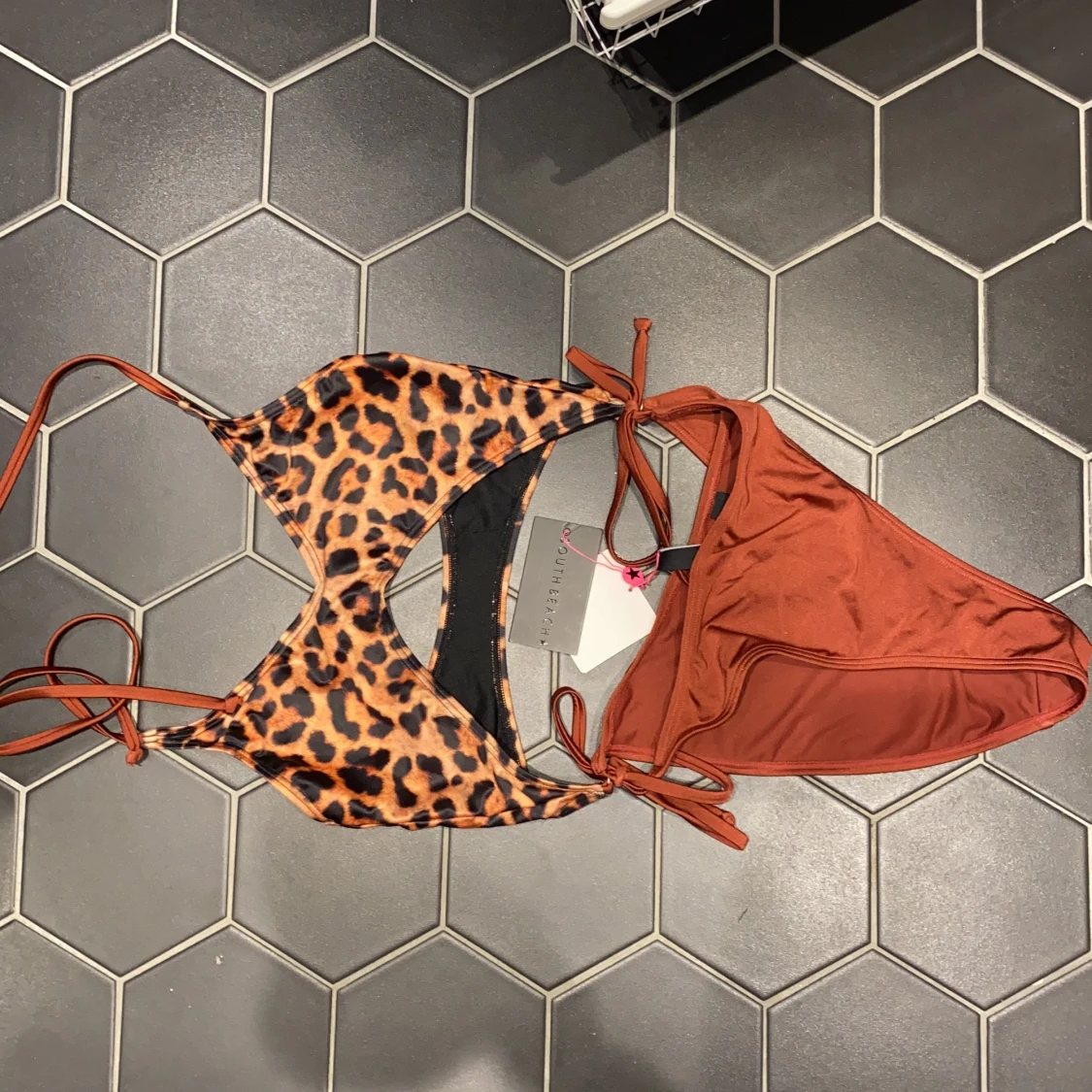 Oanvänd baddräkt från madlady  - 90