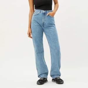 Jeans från Weekday i modellen Rowe, storlek 28/32💙