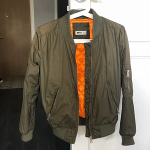 Jacka - Väldigt fint skick, knappt använd! 