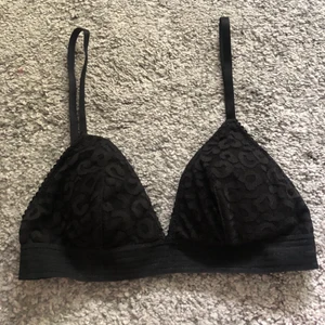 Bralette - En supersöt bralette som enbart är provad, men den är för liten för mig! Storlek S