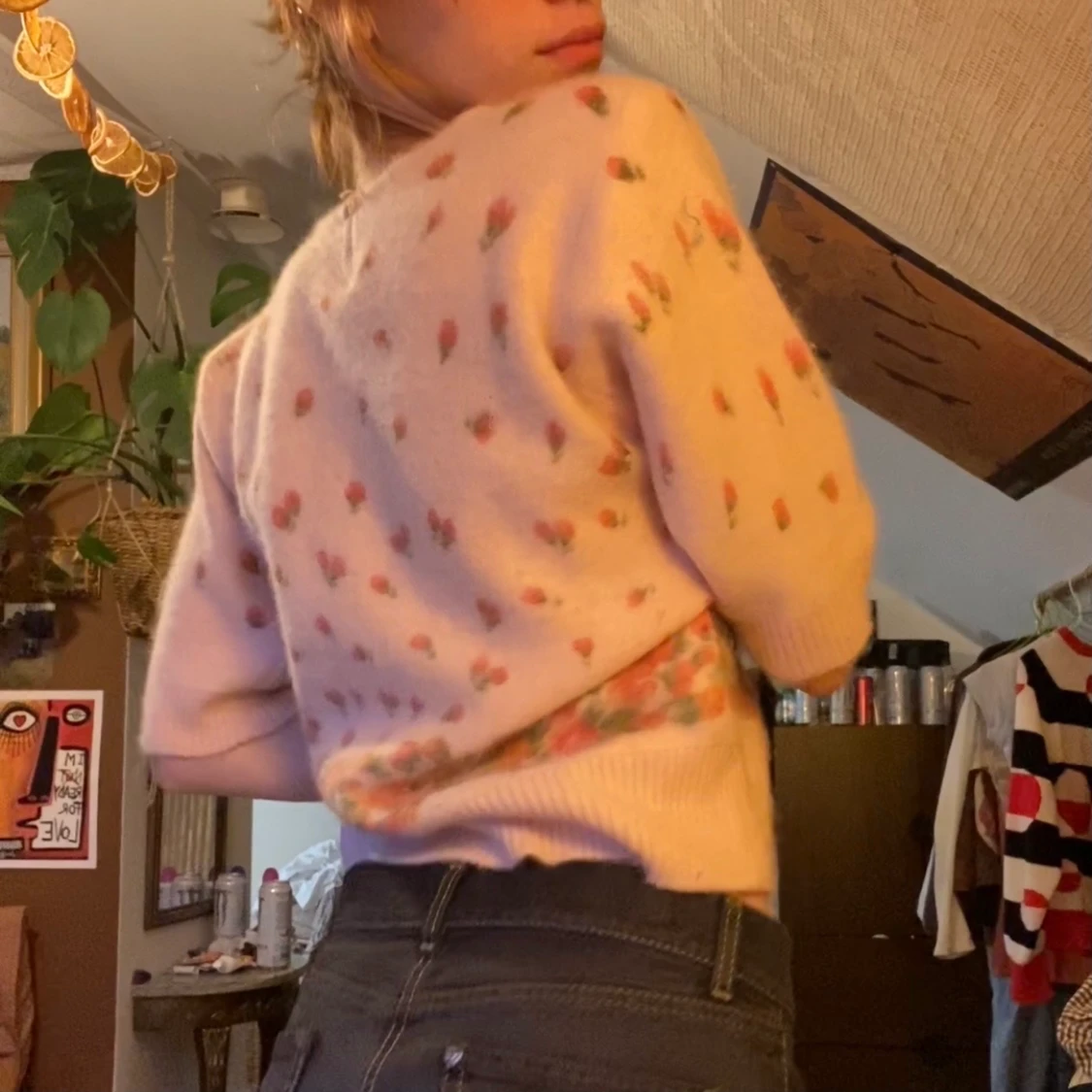 Rosa stickad tröja med blommor  - 91