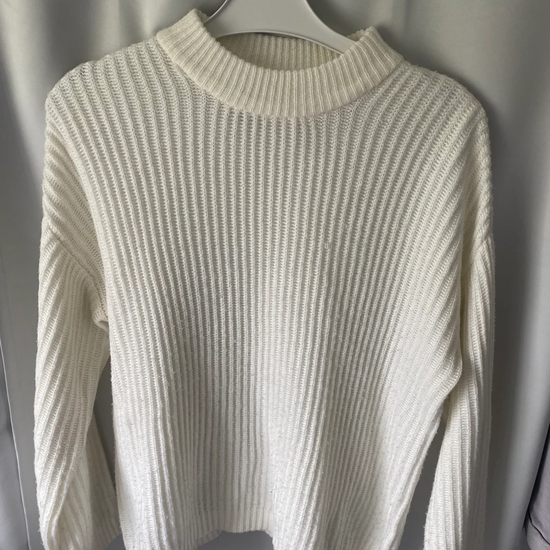 Vit stickad tröja från Pull&Bear