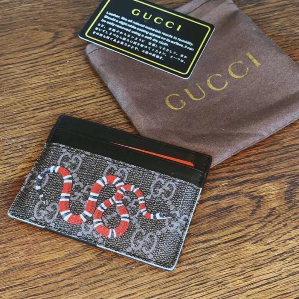 Gucci Snake korthållare/plånbok inte mycket andvändn ÄKTA . Accessoarer.