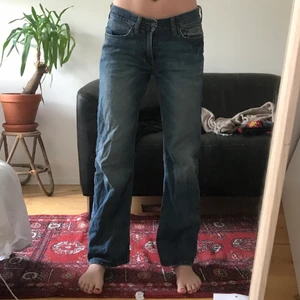 Low Rise Jeans  - Bra skick snygga low Rise blåa jeans. 