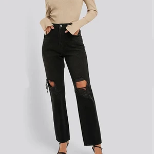 NA-KD jeans - Helt nya jeans från NA-KD. Skit snygga jeans!!