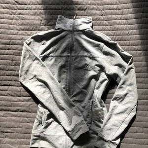 Adidas tröja, storlek xs - Skön.