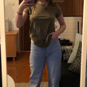 Polo Ralph Lauren | t-shirt  - Säljer min gröna t-shirt då jag inte längre använder den! Fortfarande i fint skick! Är i storlek S men skulle säga att den sitter som en XS