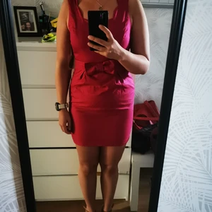 Rosa klänning från Forever21 oanvänd  - Rosa klänning, storlek S, oanvänd, prislappen sitter fortfarande kvar 