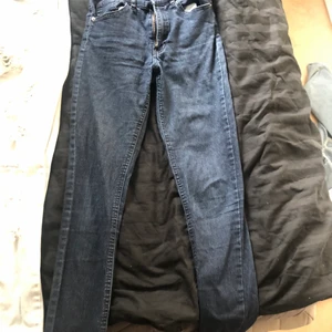Jeans från bikbok - Jättefina jeans från bikbok sitter jätteskönt säljer pga jag inte gillar färgen pris kan diskuteras!