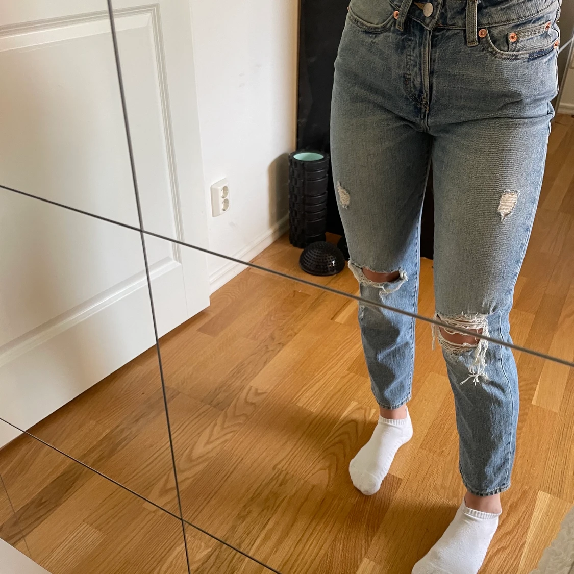 Blåa mom jeans med slitningar, köpta på lager 157💕 - 90