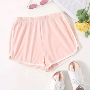 Shorts babypink - Shorts från shein som tyvärr är för stora. Helt nya i strl 3XL. Samfraktar gärna :)