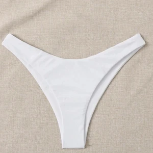 Vit bininiunderdel - Vit bikiniunderdel från Shein. Aldrig använt pga för liten i storlek. Skulle snarare säga att den är som en storlek xs/s än M