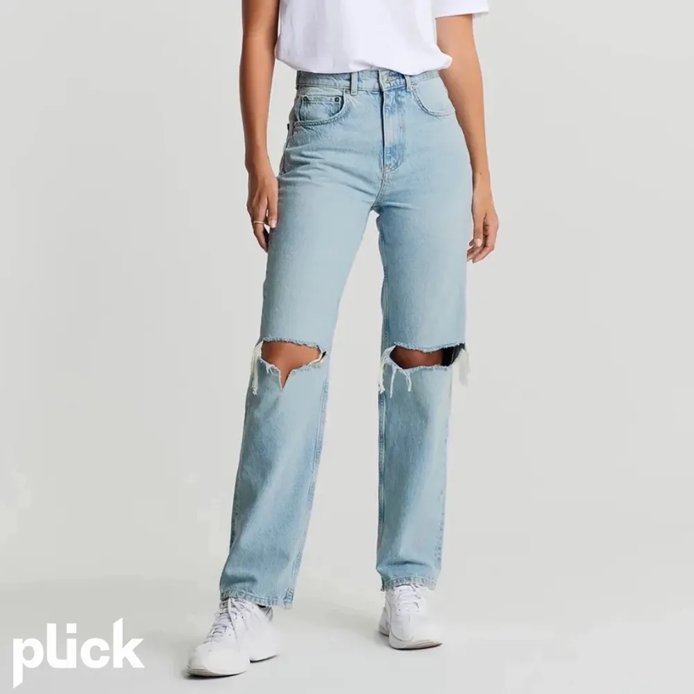 säljer ett par jeans ifrån ginatricot har använt dem 1 gång. Jeans & Byxor.