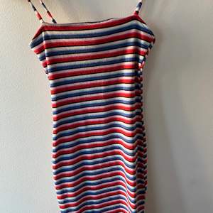 Supergullig randig klänning från H&M, använd någon gång :)