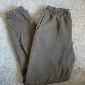 Nelly sweatpants  - Nelly sweatpants i strl XS. Köpta för 299kr. Säljer för 100kr