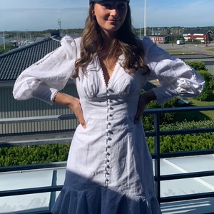 Studentklänning - Märke: True Decadence. Storlek 12, passar S och M. Använd 1 gång och tvättad 1 gång. Nypris: cirka 1000kr