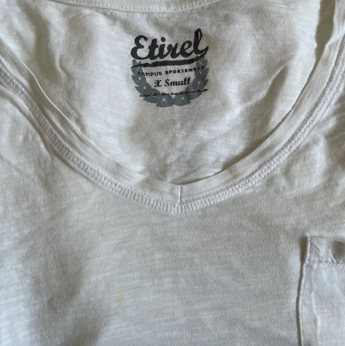 Etirel vit V neck t-shirt  - 90