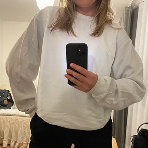 Vit sweatshirt - Vit oversize sweat 💝 använd men gott skick