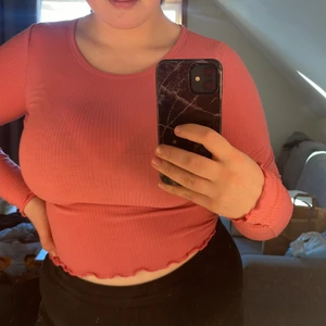 Tröja  - Säljer denna superfina tröja, använder den inte så väljer att sälja den istället. Jätte bra skick. Pruta går allt, även fraktkostnaden diskuteras. 