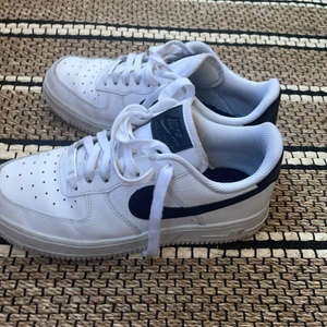 Nike skor - Nike skor i strl 37, frakt ingår💗