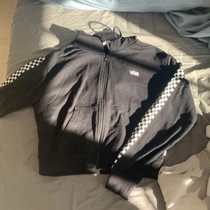 croppad vans kofta - croppad vans hoodie köpt för några år sen, bra skick💘