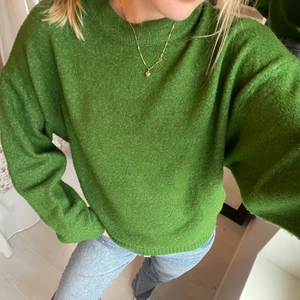 Grön stickad tröja - Superfin grön färg. Använt skick💚