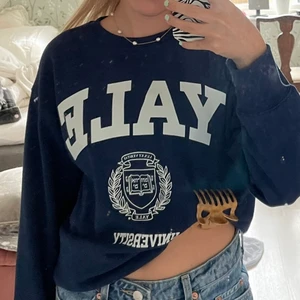 Collegetröja  - Blå collegetröja från Zaras barnavdelning. Passar mig som är XS. Köpt i sommras. 💙