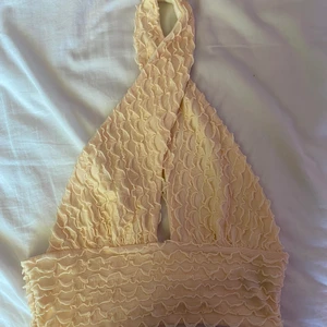 Söt sommartopp - Säljer denna jättefina topp då den inte passar min byst. Helt oanvänd och i fint skick💕💕