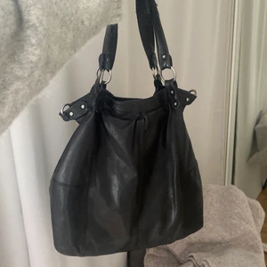 Wera Stockholm väska  - Så fin Wera Stockholm väsa !😻Säljer då jag har flera liknande. Riktigt bra skick🤝 Skriv i dm vid intresse