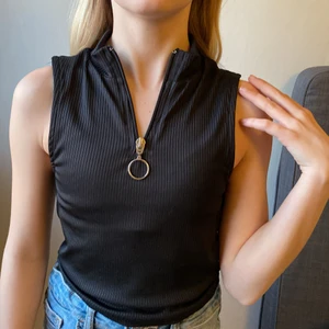 Topp - Jätte fin topp från lager 157. Inte riktigt min still men endå supper fin.Aldrig använd(Köparen står för frakten ❤️