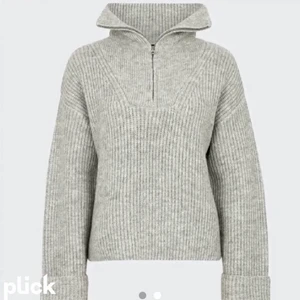 Half -zip 💞💞💗💕💗 - Säljer denna super fina hoodie!! Superbra skick och är använd ca 1-2 gånger. Kommer från vinbok och vad jag vet slutsåld för tillfället. Skriv vid intresse 💕💗💞💗💗 skulle säga att storleken är mer xs-m