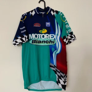 Cykeltröja  - Cykeltröja köpt i vintagebutik. Har aldrig själv använt den! 