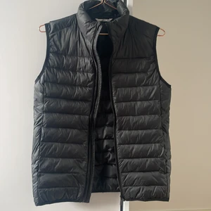 Väst - Vadderad väst från Ellos, använd ett fåtal gånger, storlek 164 men passar S☺️