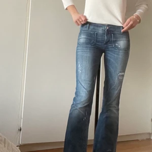Lågmidjade jeans vintage!  - Blå lågmidjade jeans från the seafarer. Passar den runt 165.💙