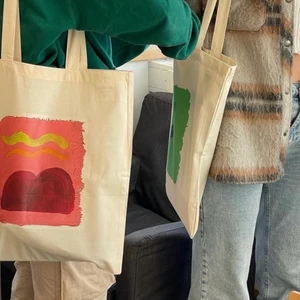 Nya färger! - Här har vi de! 3 nya somriga påsar i nya färger. Skriv till oss vilken ny ör intresserad av! 