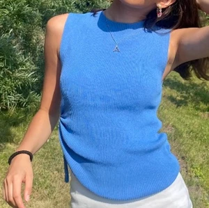 Blå tröja - Snygg och tidigare slutsåld tröja från zara ! Stel M men passar från xs-m jag är xs 