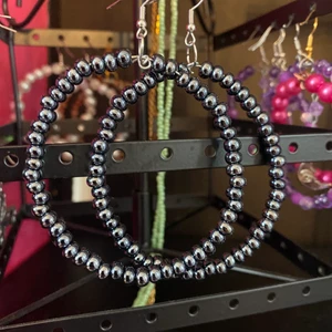 Hoop earings  - Grå örhängen!