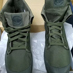 Palladium vattentät vinter  - Palladium vattentät vinter skor helt nytt och oanvänd och Äkta. Priset är 1290 kr och säljas på 550 kr