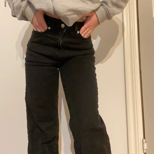 Svarta Jeans lager 157 st xxs❤️‍🔥 - Säljer dessa fina Jensen från lager 157 i storlek xxs, säljer då dem inte kommer till så mycket användning längre❤️ köparen står för frakten!