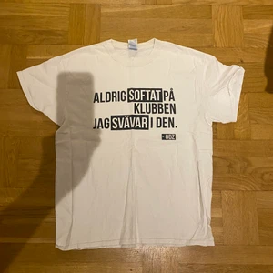 ODZ T-Shirt  - Vit ODZ T-shirt i använt skick. Inga hål eller trasig. Storlek L 